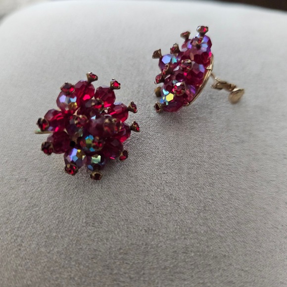 Ruby Red Crystal Aurora Borealis & Rhinestone Vintage Cluster‎ Clip On Earrings - Picture 11 of 13